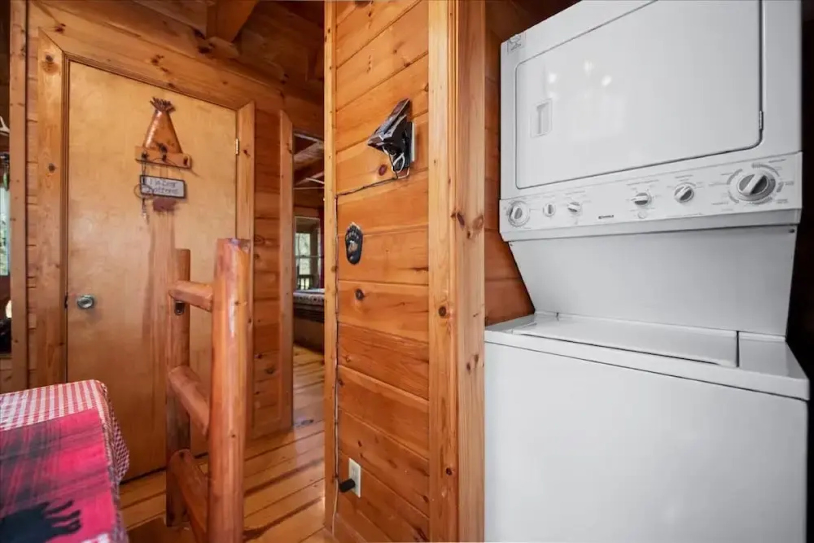 Bear Necessities-cozy Cabin Beside Briar Creek Fire pit Wifi and pet Friendly