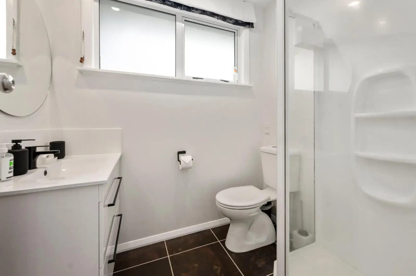 Plum Tree Cottage - Turangi Holiday Home