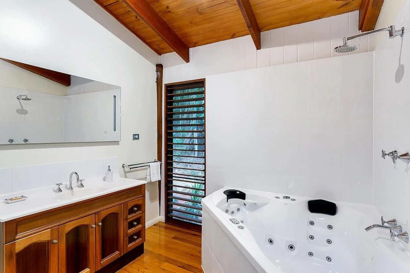 Wanggulay Too Treetops Cairns City