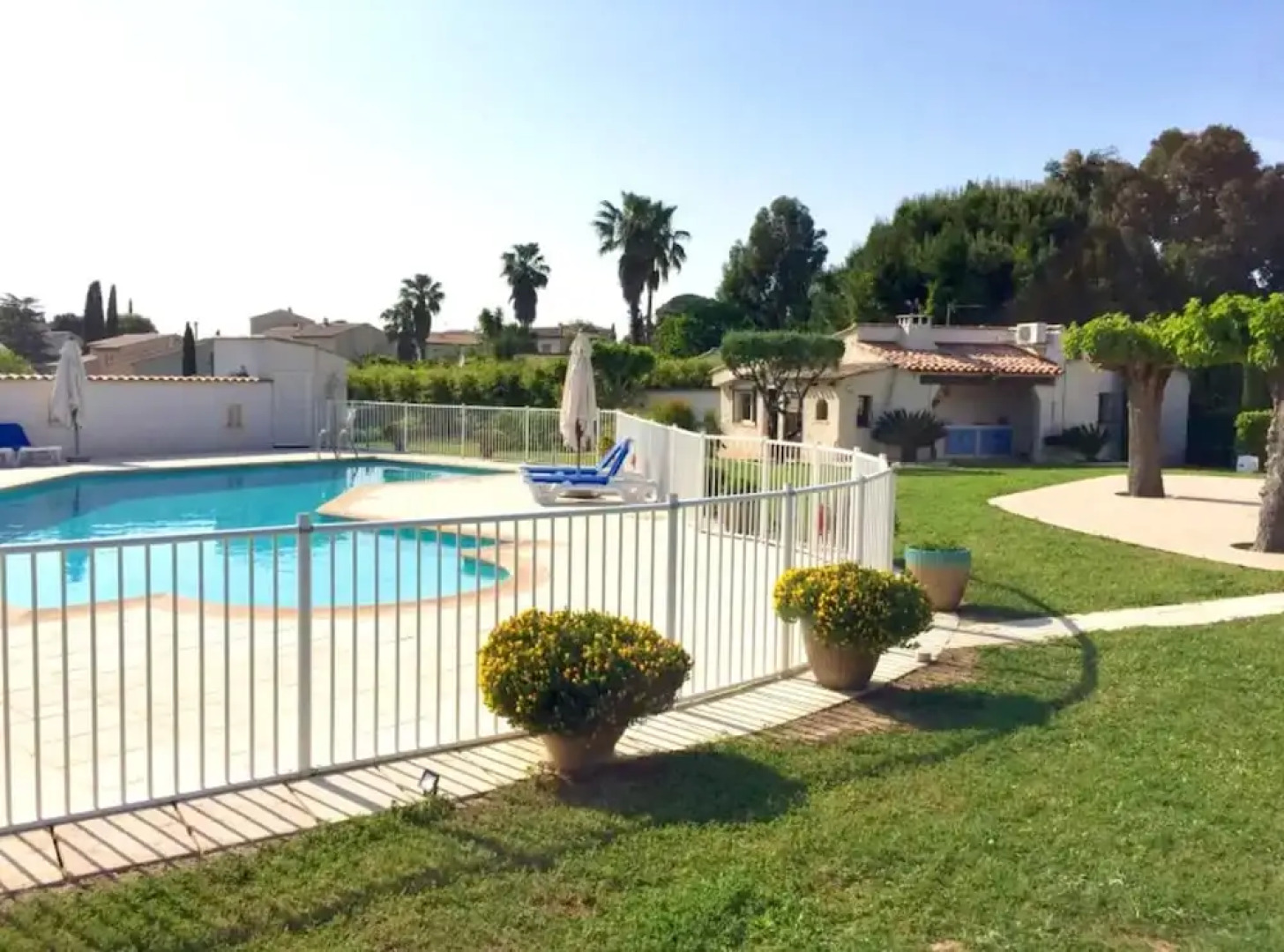 House With One Bedroom In Roquebrune Sur Argens With Shared Pool Enclosed Garden And Wifi