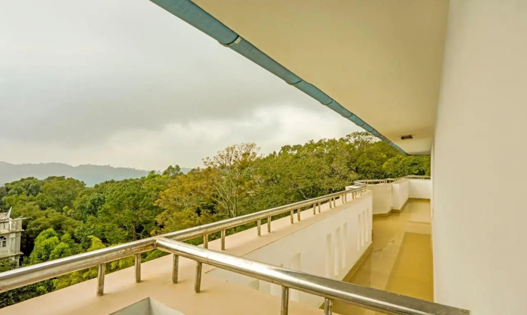 Itsy Hotels Classiyo Munnar Crown Resorts