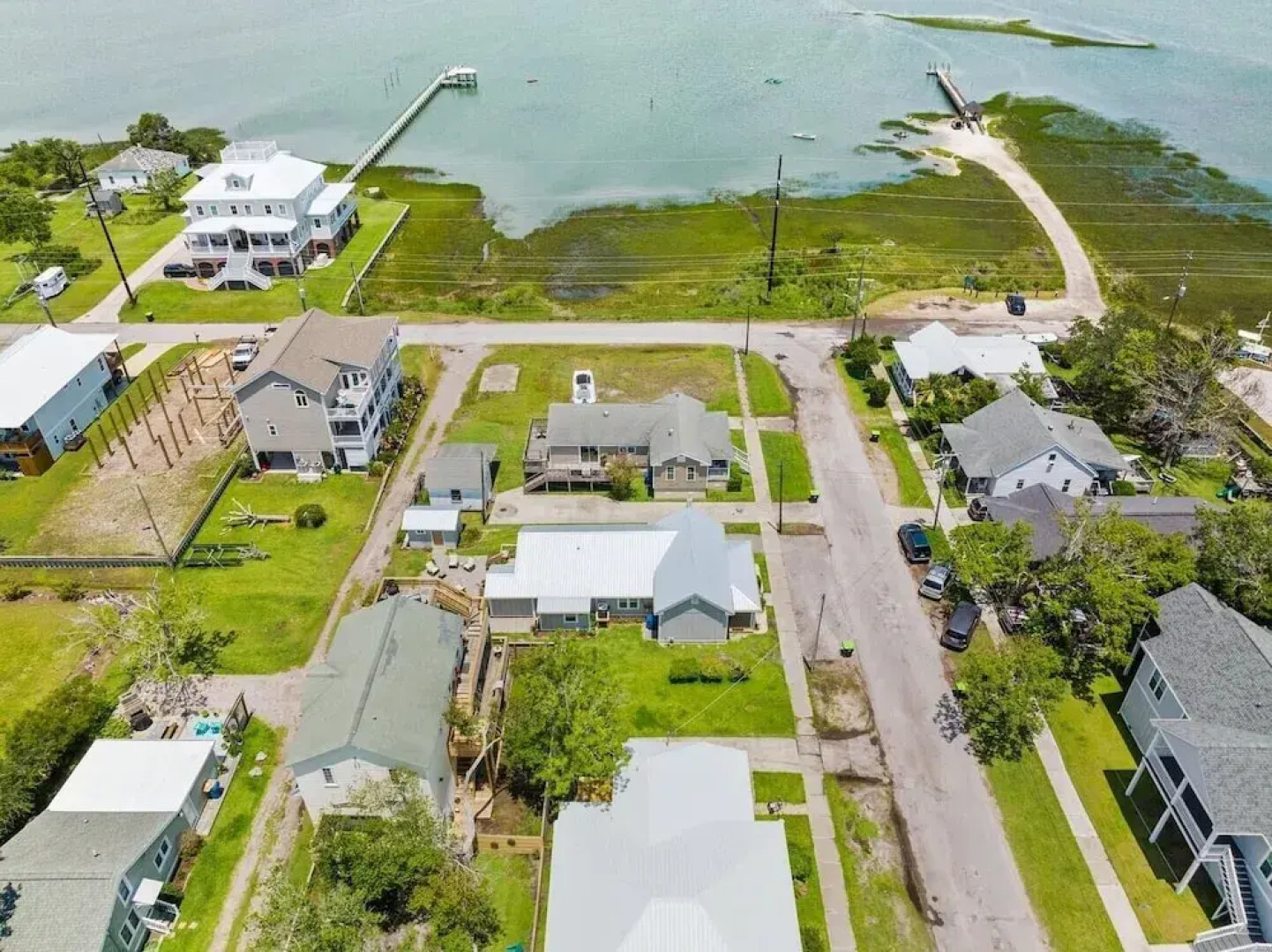 Conch's Point Cottage 2 Bedroom Home by RedAwning