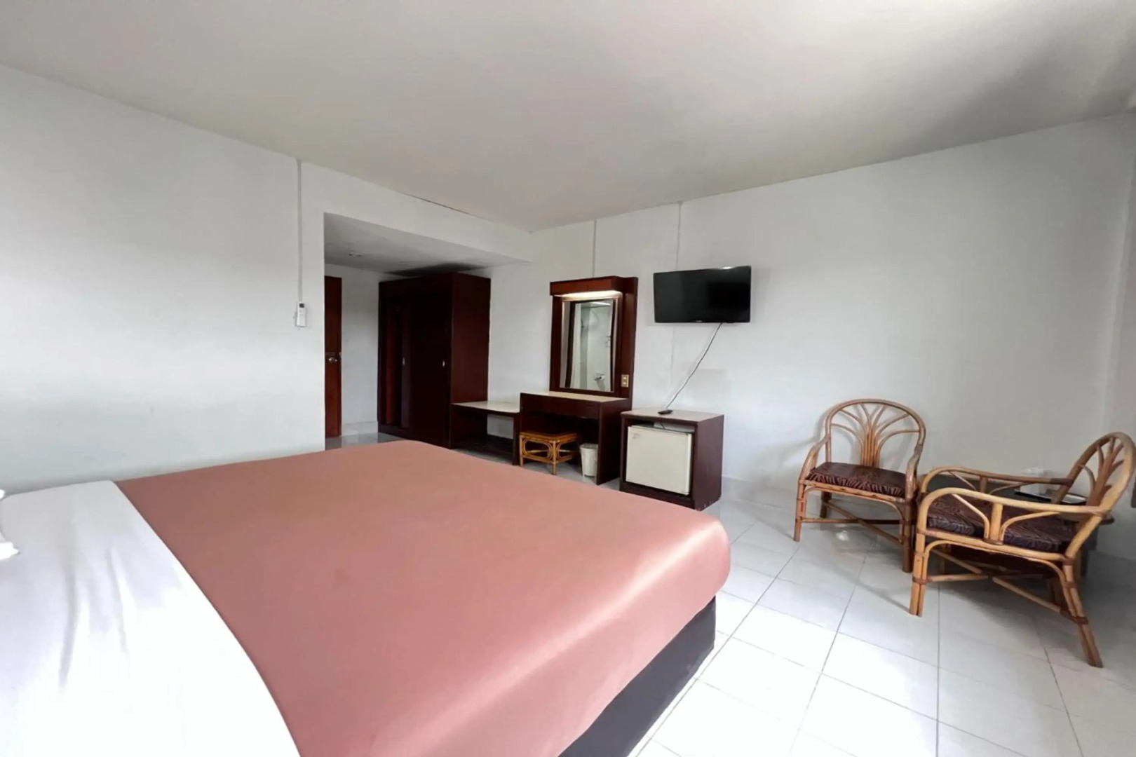 Hotel Live Max Yokohama Motomachi Ekimae