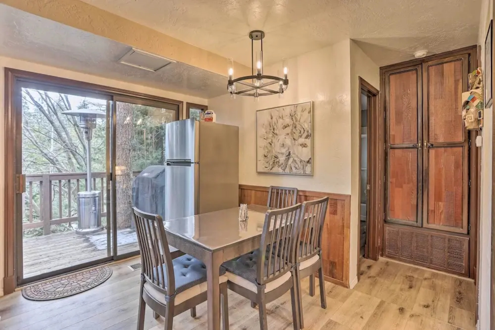 Woodsy Twin Peaks Getaway w/ Hot Tub & Views!