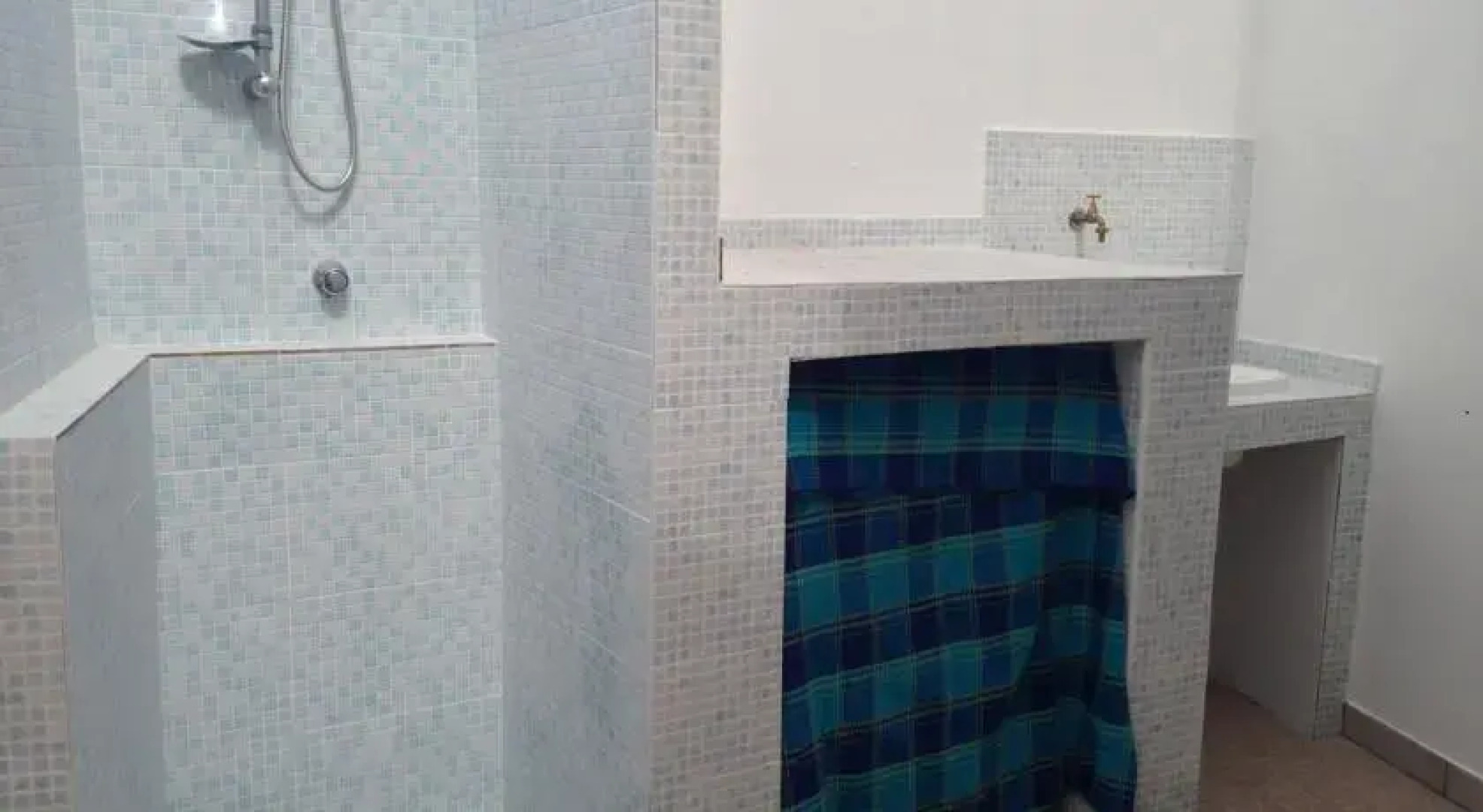 Torre Suda Vicino Al Mare