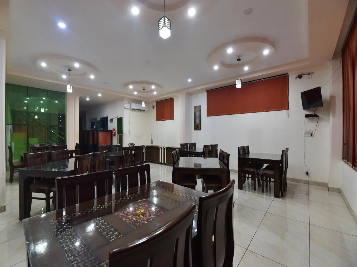 OYO 28555 Sandalee Comforts