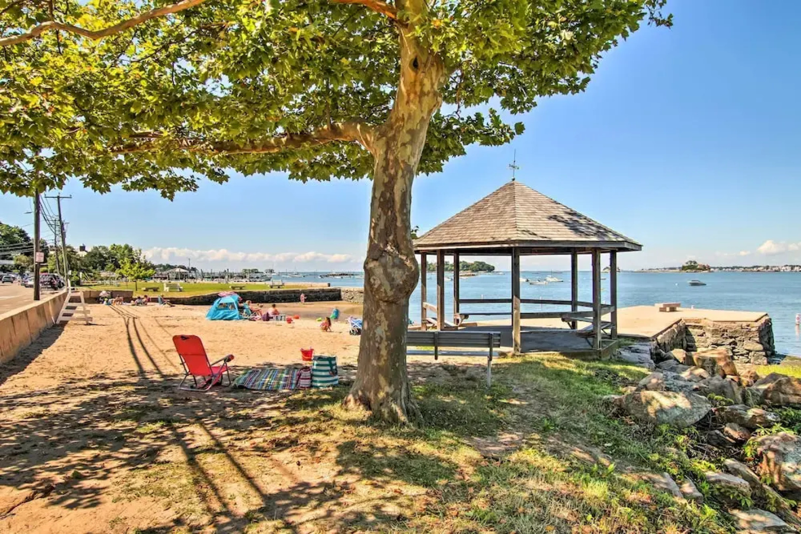 Pet-friendly Branford Apt - 10 Min Walk to Beach!