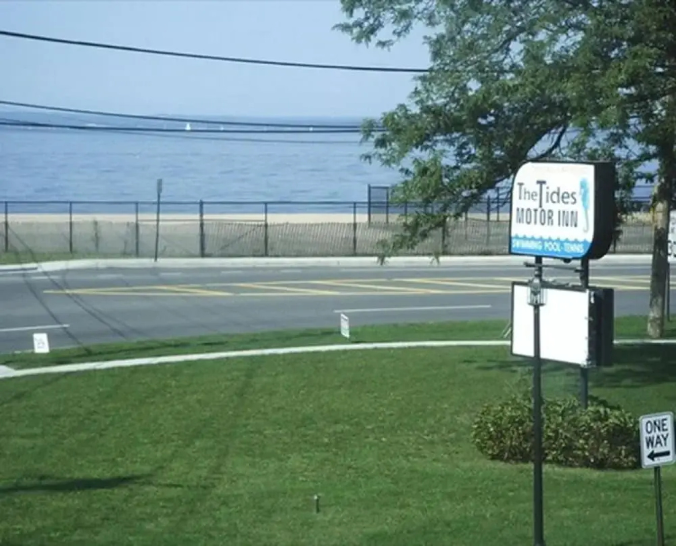 Tides Motor Inn at Stehli Beach