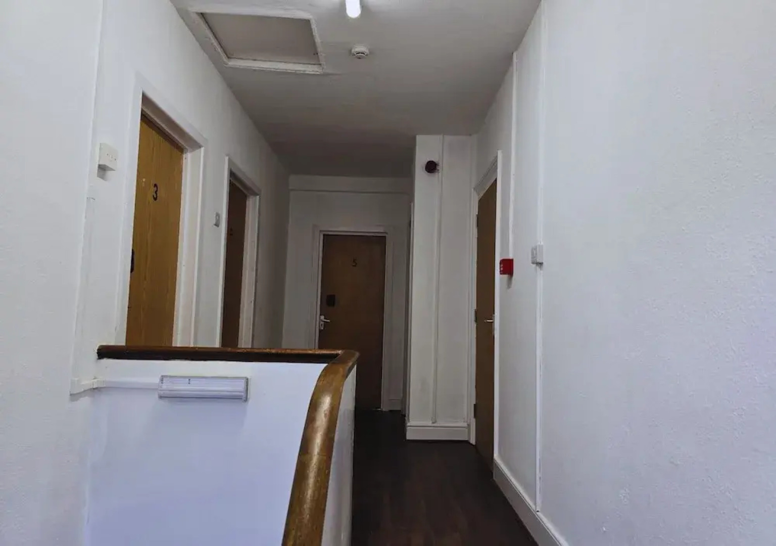 PRIVATE ROOMs In TOWN CENTRE FREE PARKING WIFI AND PATIO WITH AA STAY LTD