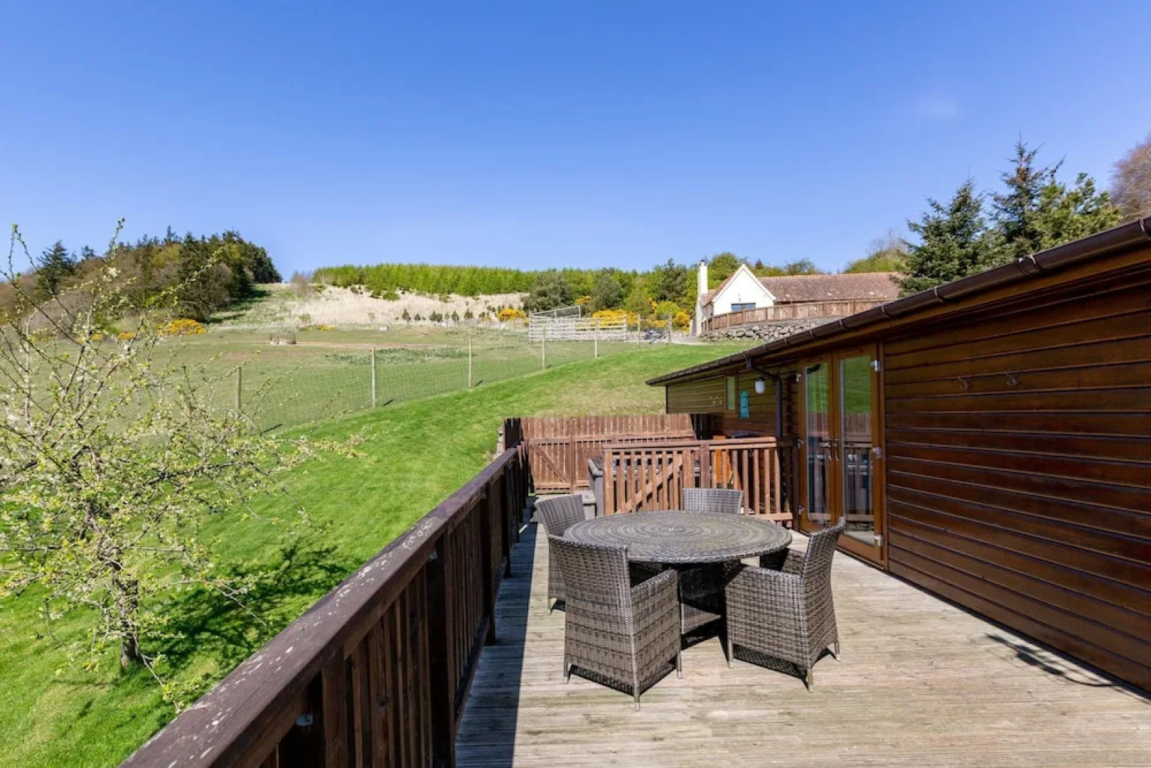 Woodpecker Lodge With Hot Tub Near Cupar, Fife