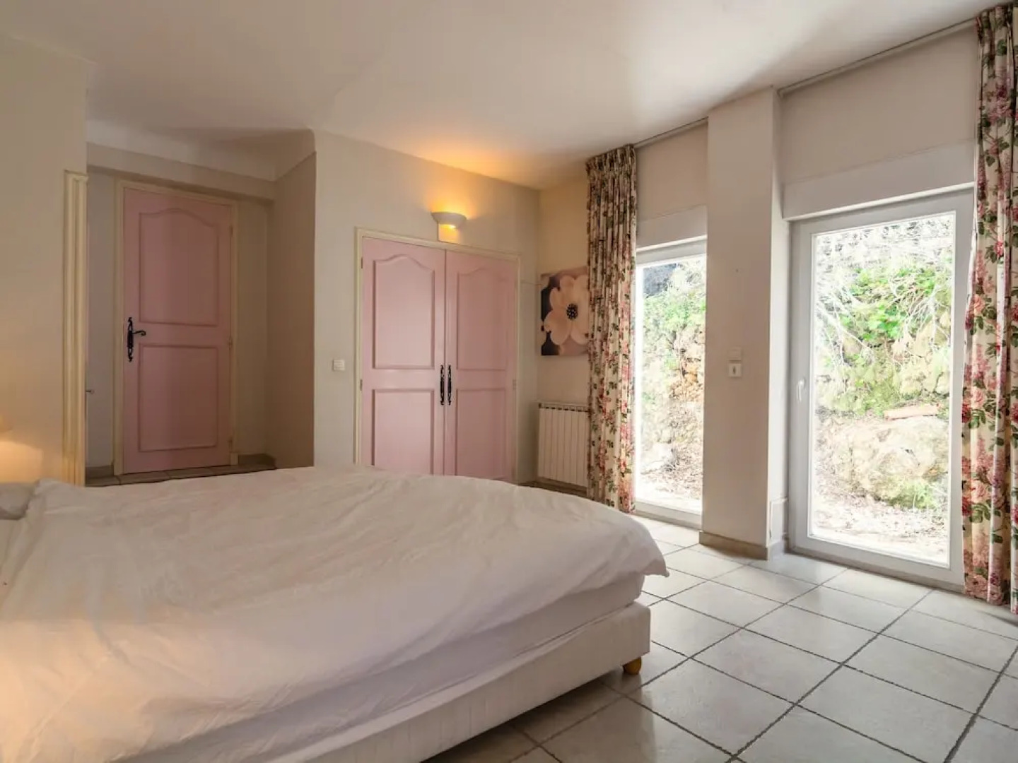 Spacious Villa in La Gaude With Swimming Pool