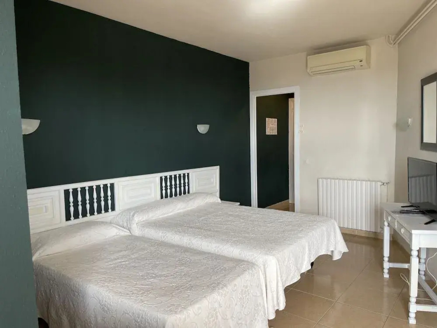 Spacious Farmhouse In El Bruc With Swimming Pool