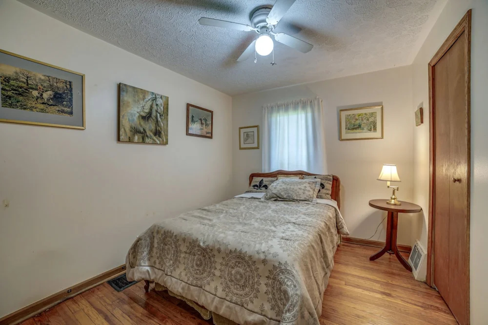 Quaint Youngstown Home ~ 2 Mi to Boardman Park!