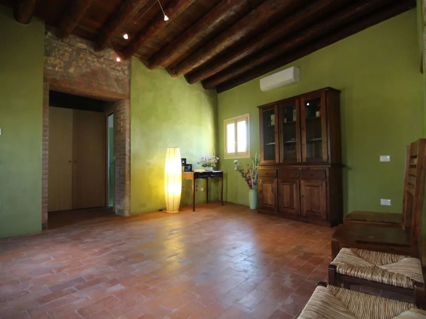 Renovated, Spacious and Cosy Countryside House. Wi-fi, Garden and Swimming Pool