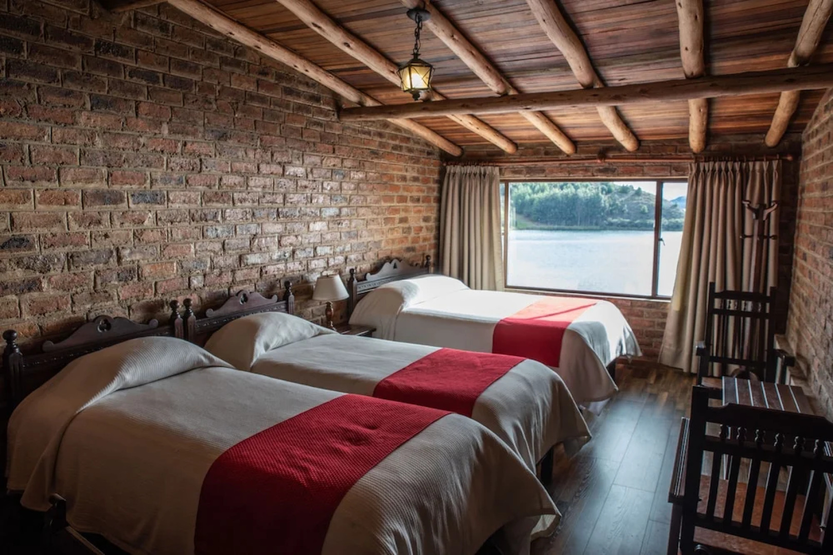 Hotel refugio pozo azul