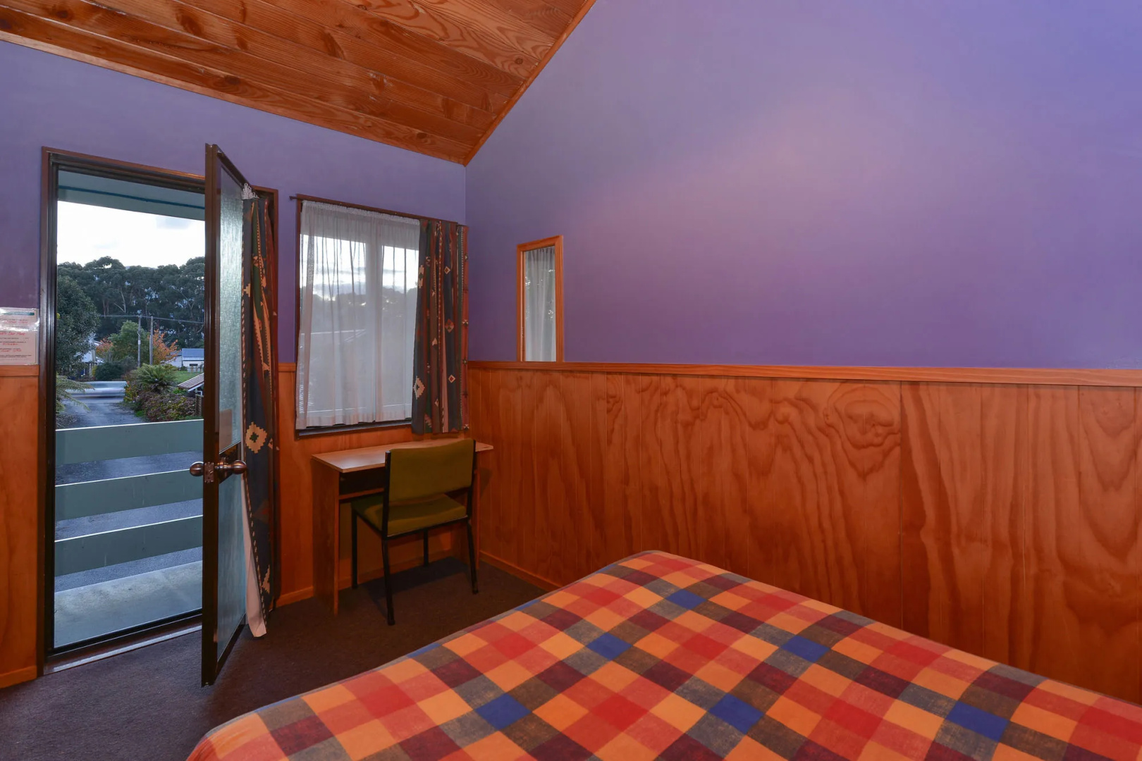 Smoke Lake Hot Springs Lodge and Camp
