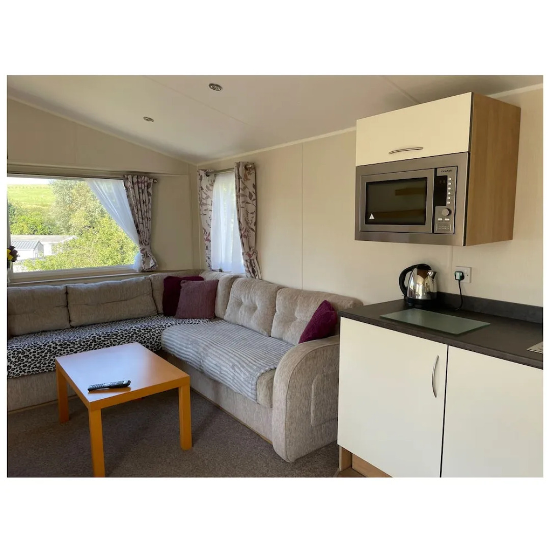 Caravan - Sleeps 6 & Parking