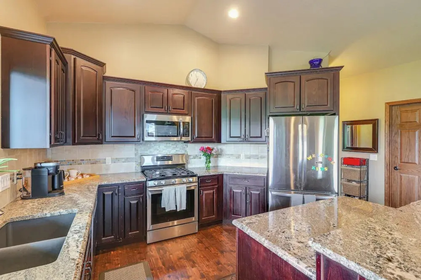 Spearfish Retreat w/ Fireplace + Mountain Views!