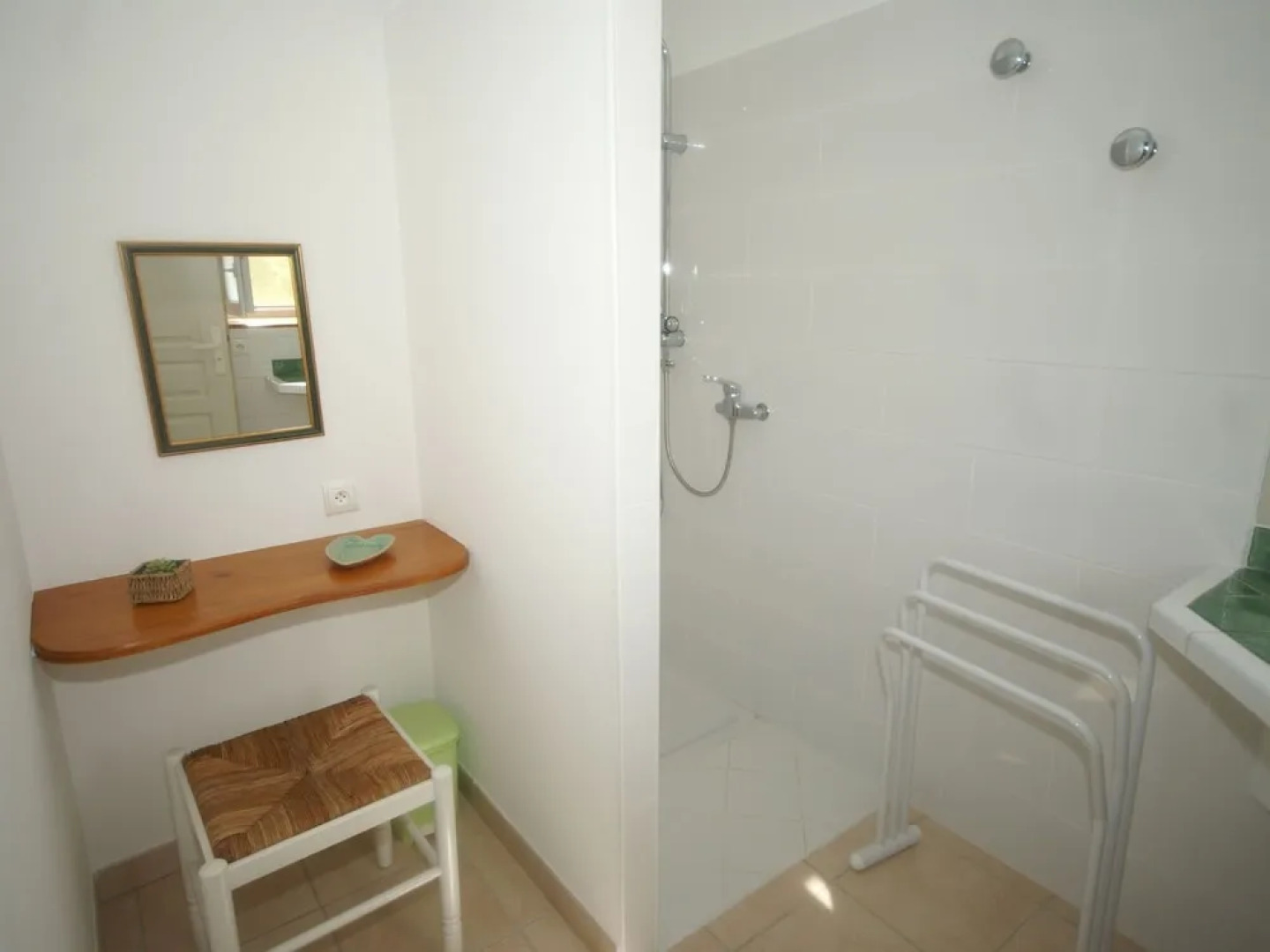 Cozy Holiday Home in Uzer with Swimming Pool