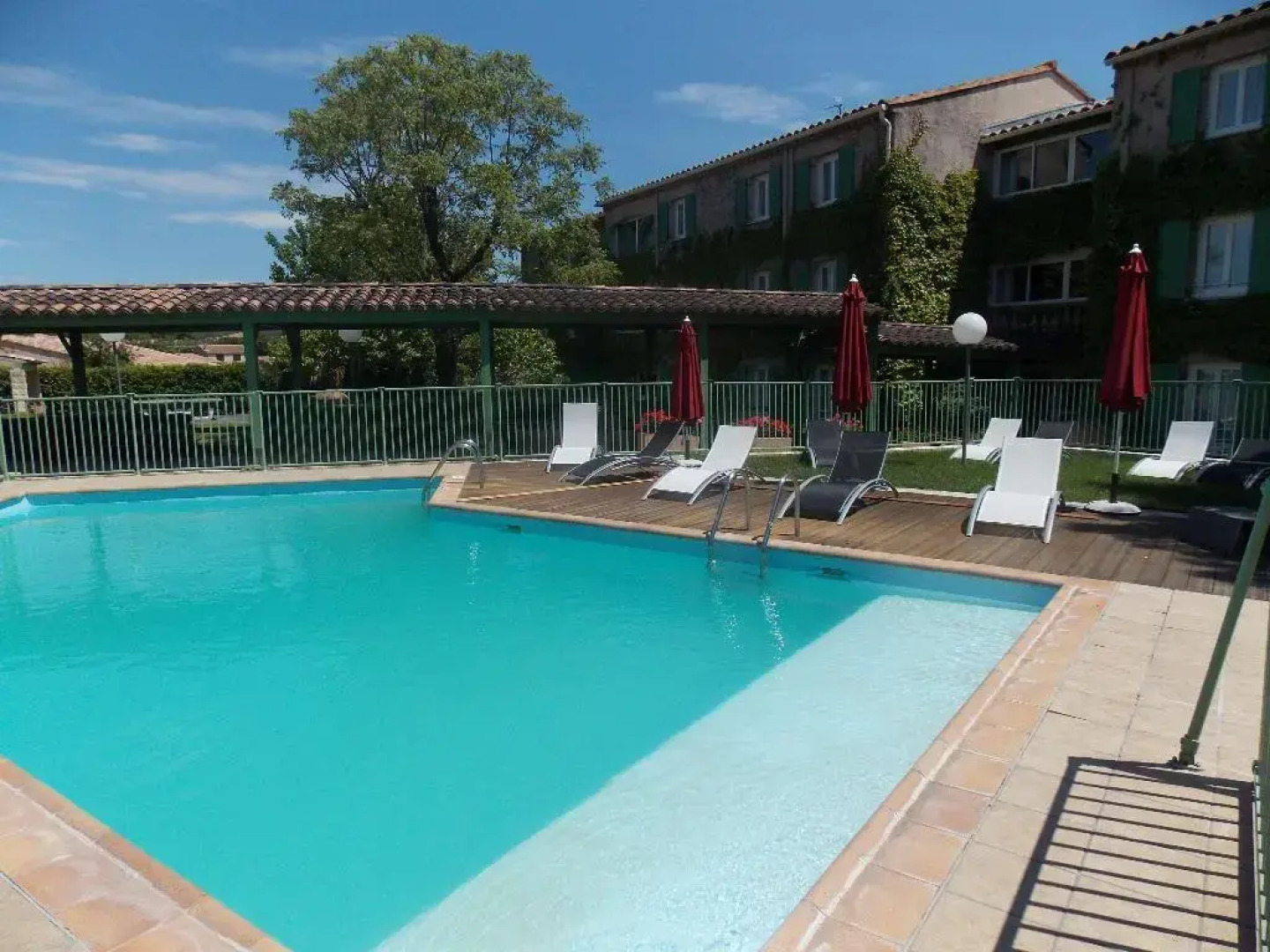 Отель Logis Hôtel Uzès Pont du Gard