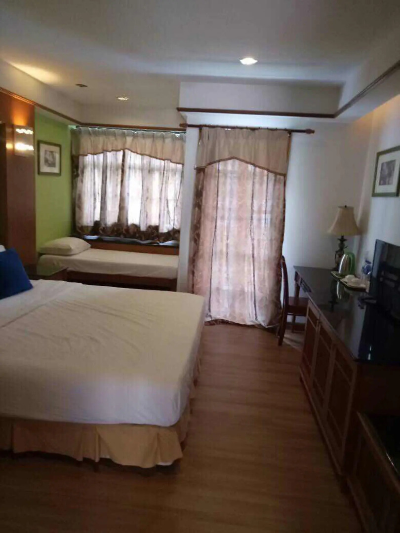 CMK and Private Water Chalet