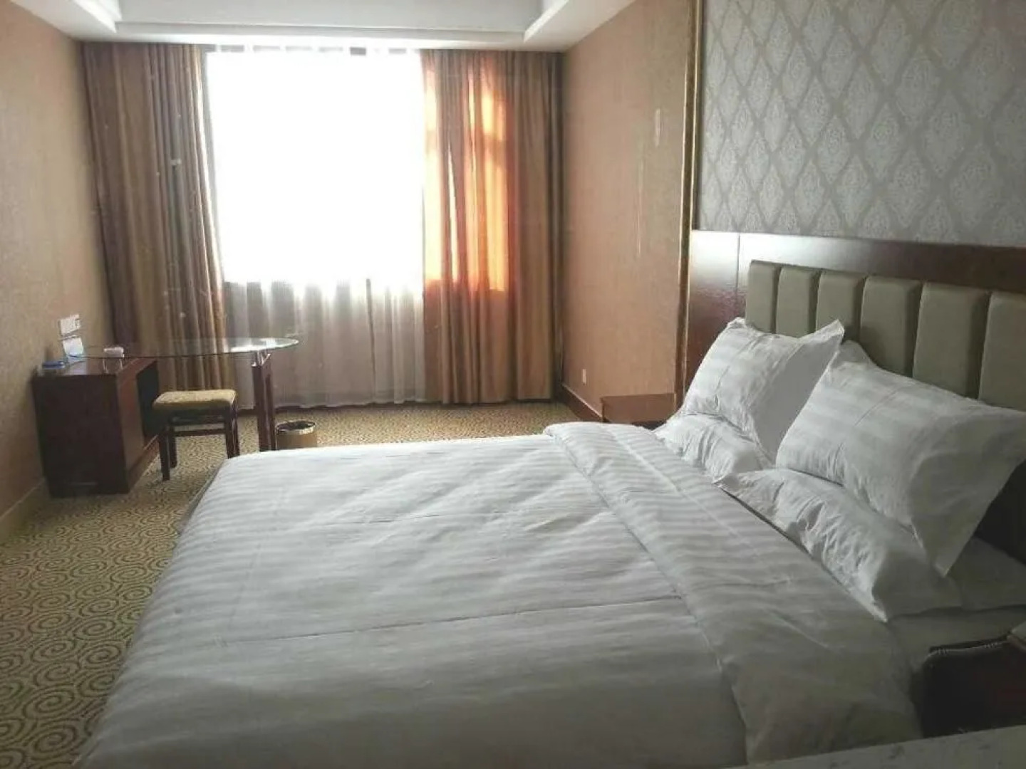 Kunlun Leju Business Hotel