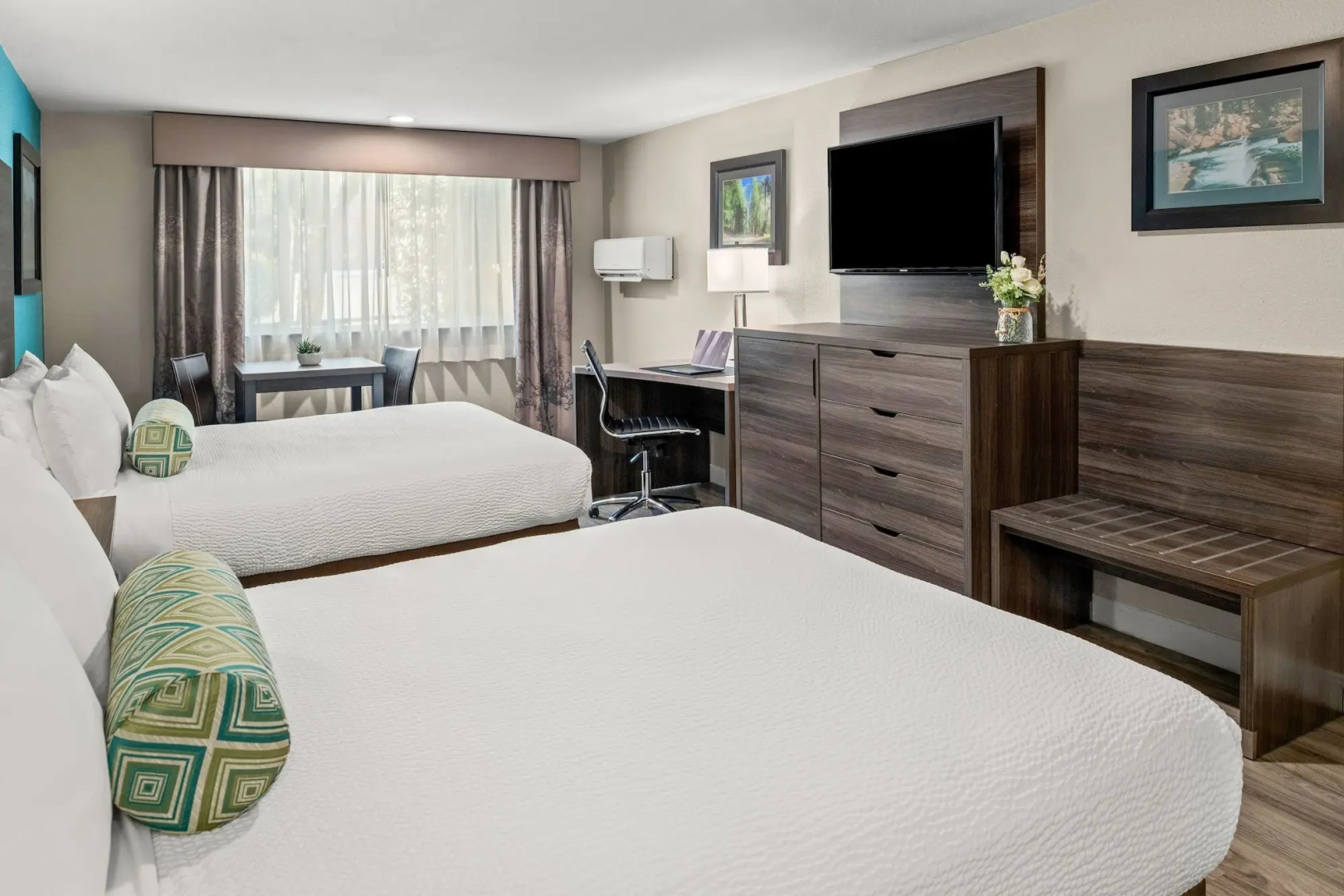 Yosemite Southgate Hotel & Suites