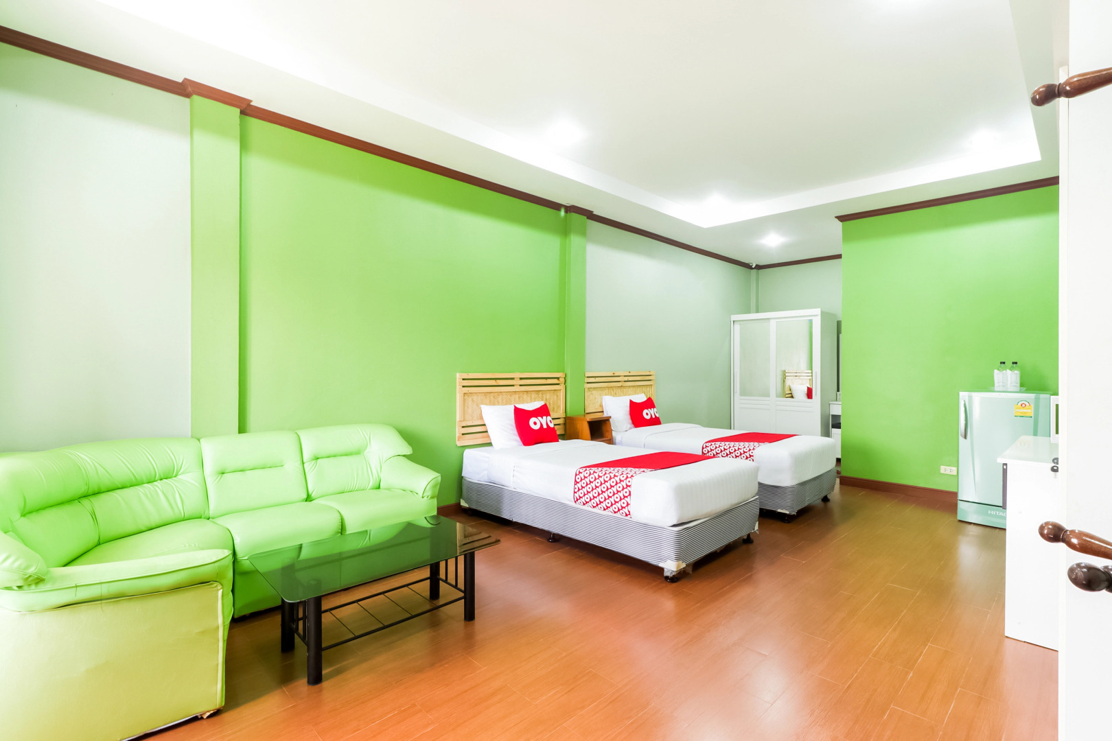 OYO 359 Golden Nakara Place (Vaccinated Staff)