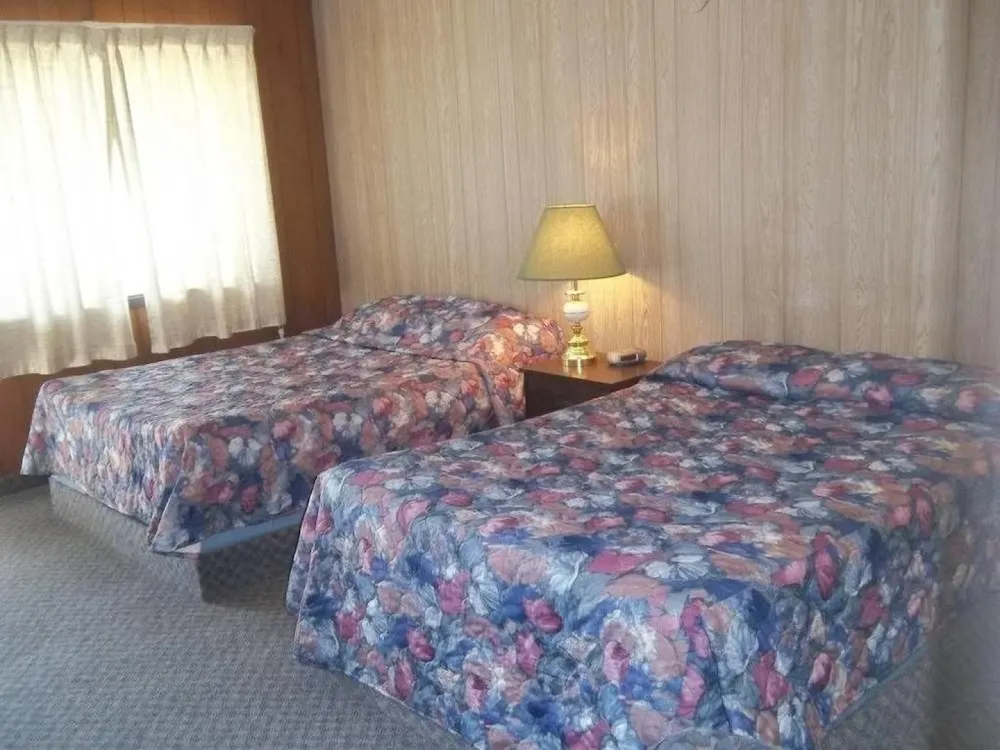 Raval Paradise Motel & RV Park
