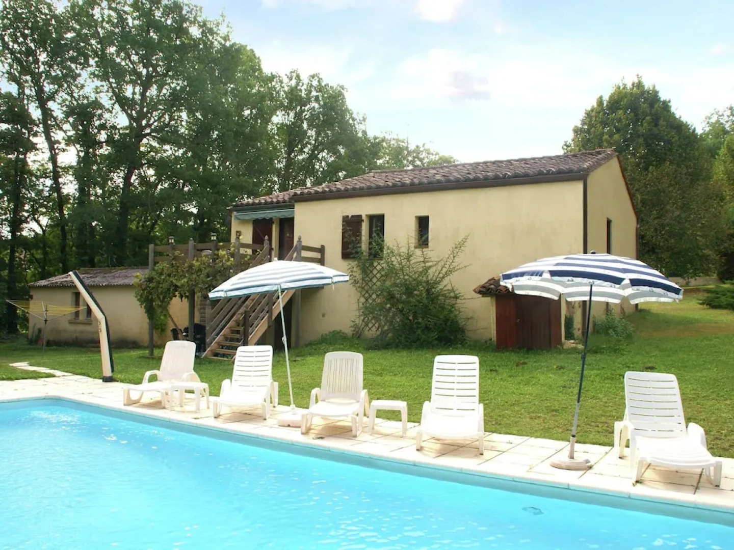 Spacious Holiday Home in Anglars-nozac With Swimming Pool