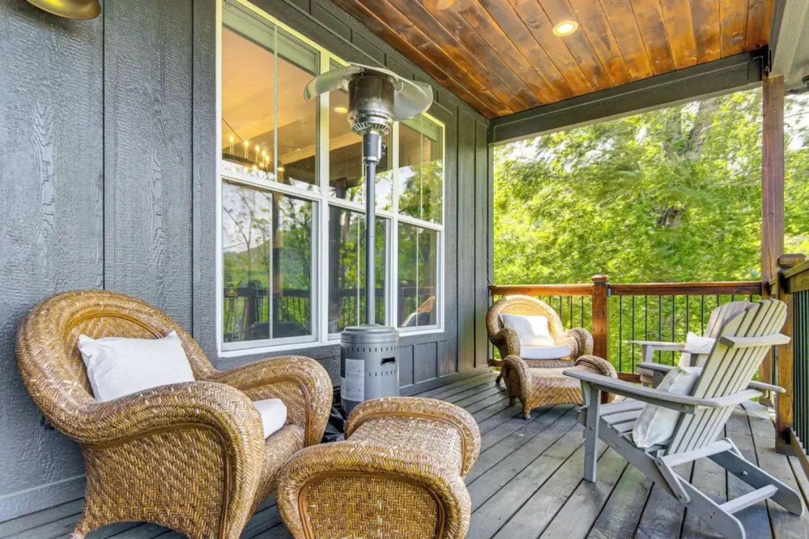 Waynesville House: Fire Pit + Mountain Views!