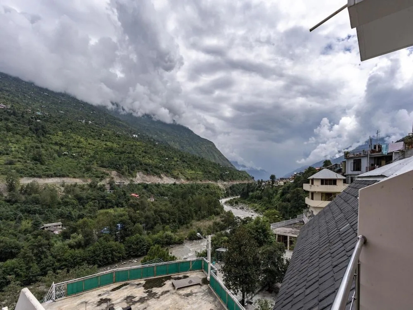 Oyo 19141 Diamond Vaishali