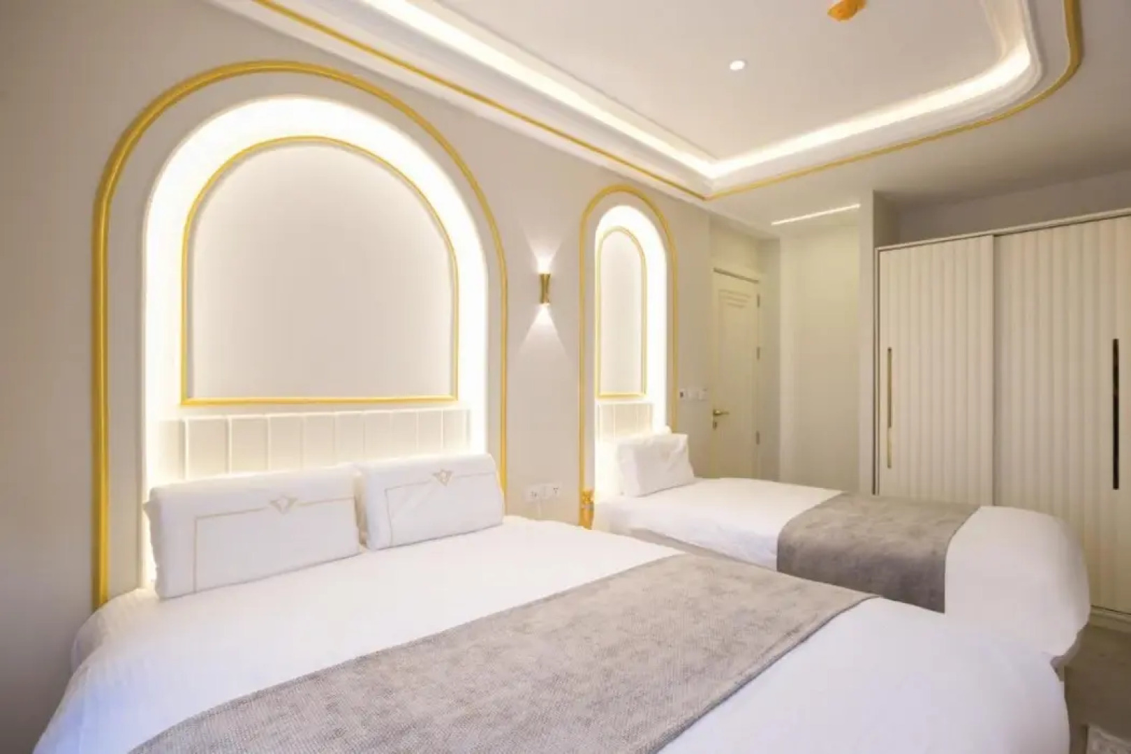 Pyramids Plateau Inn