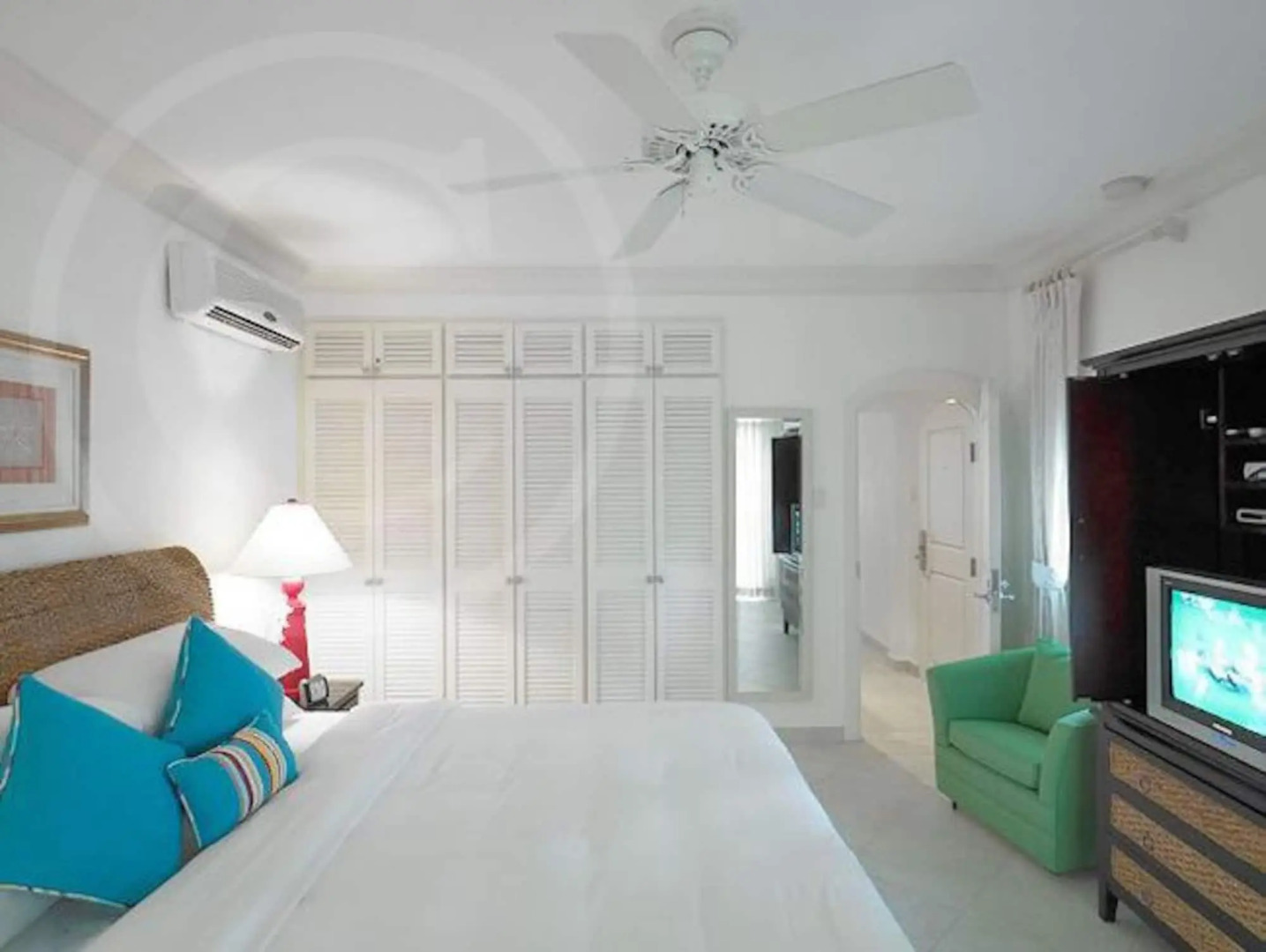 Royal Glitter Bay Villas