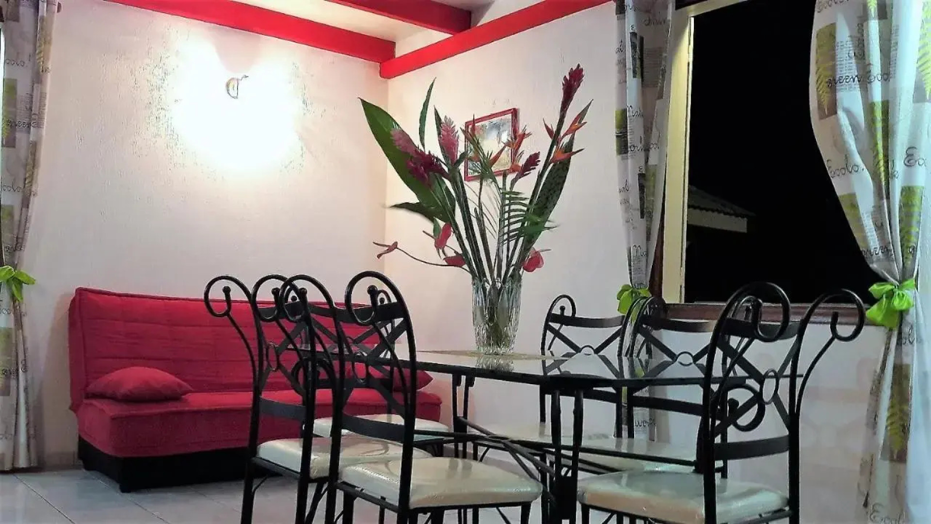 Les Petites Fleurs de Poirier