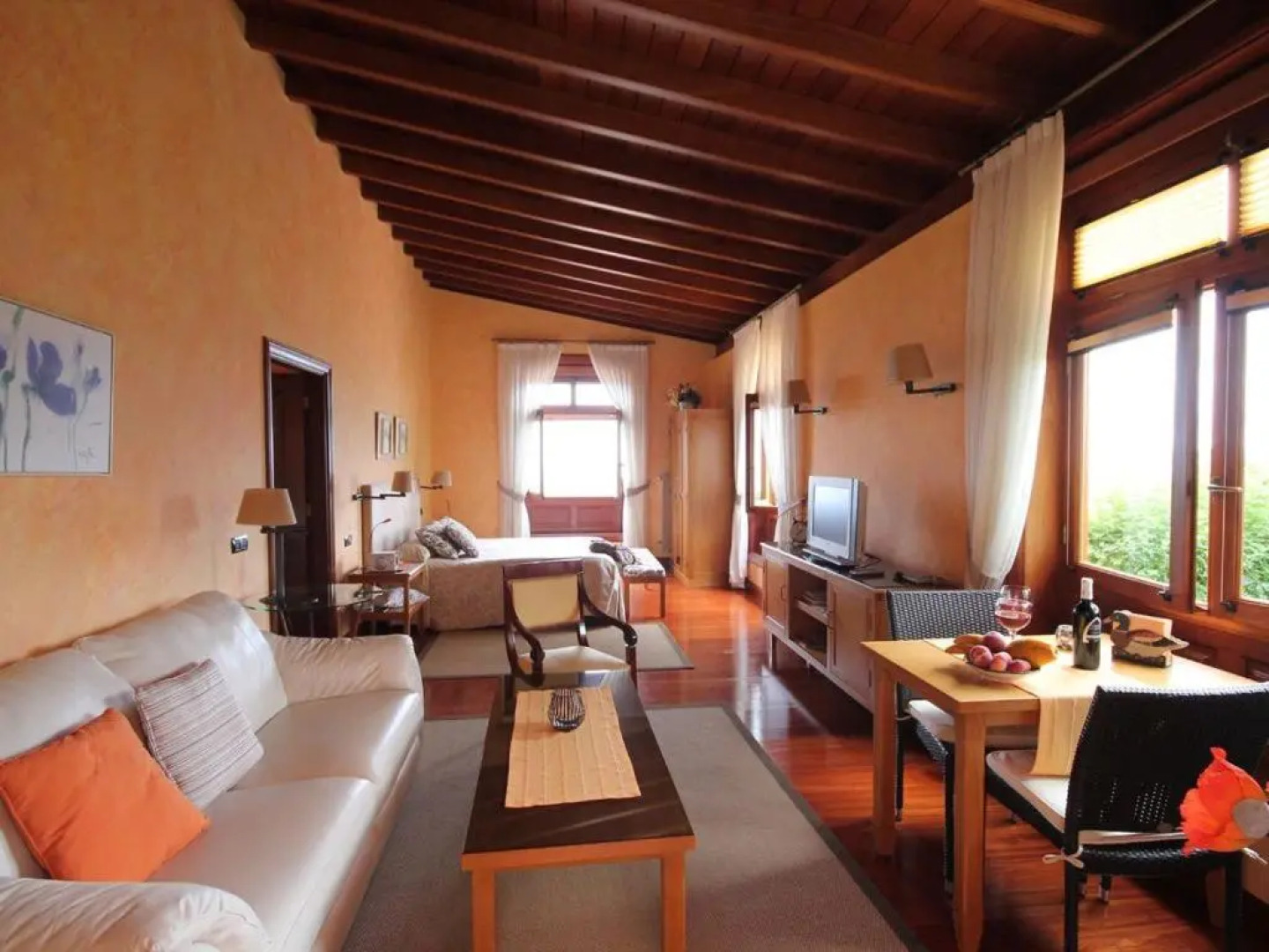 Lujoso apartamento en Finca Robles 1