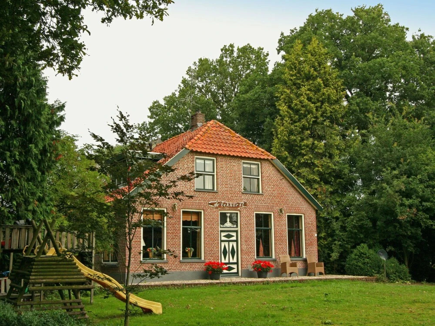 Secluded Farmhouse in Balkbrug with Hot Tub