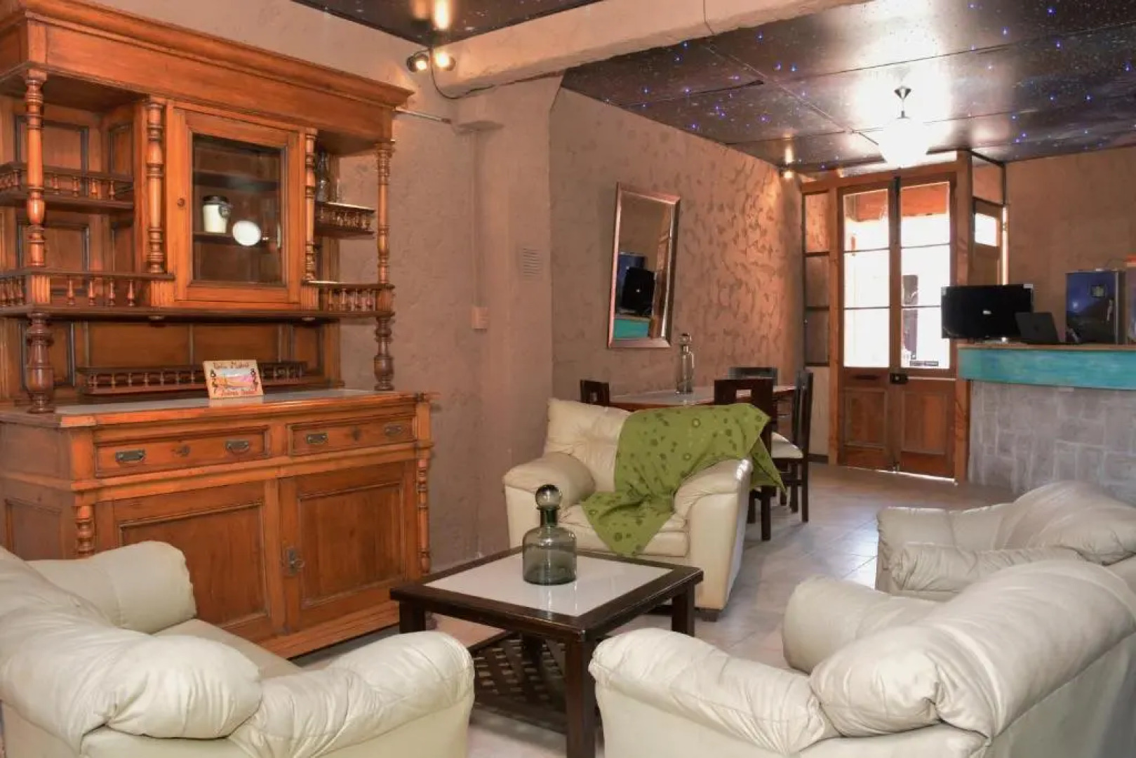 Hostal Valle Mistral - Hostel