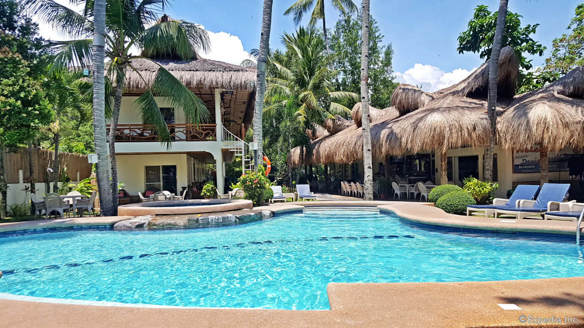 Mike's Dauin Beach Resort