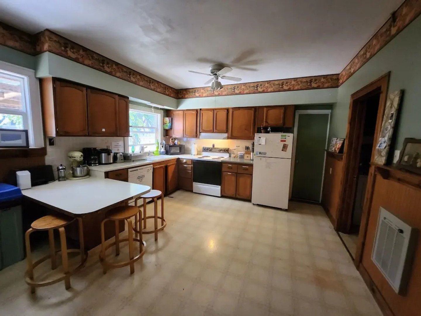 Eugene Whiteaker International Hostel