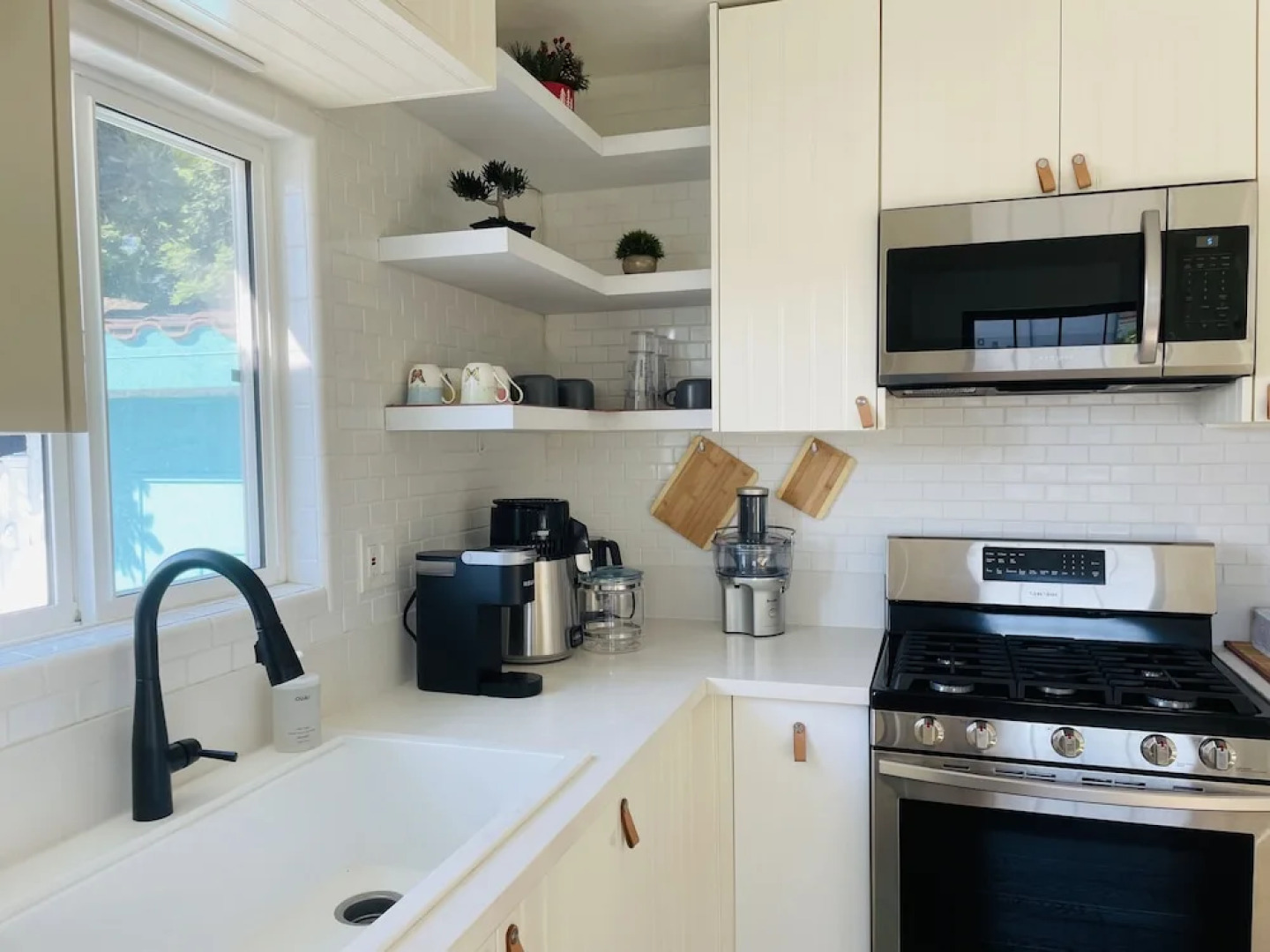 Manhattan Beach Vacation House - For solo, pair, family and business travelers