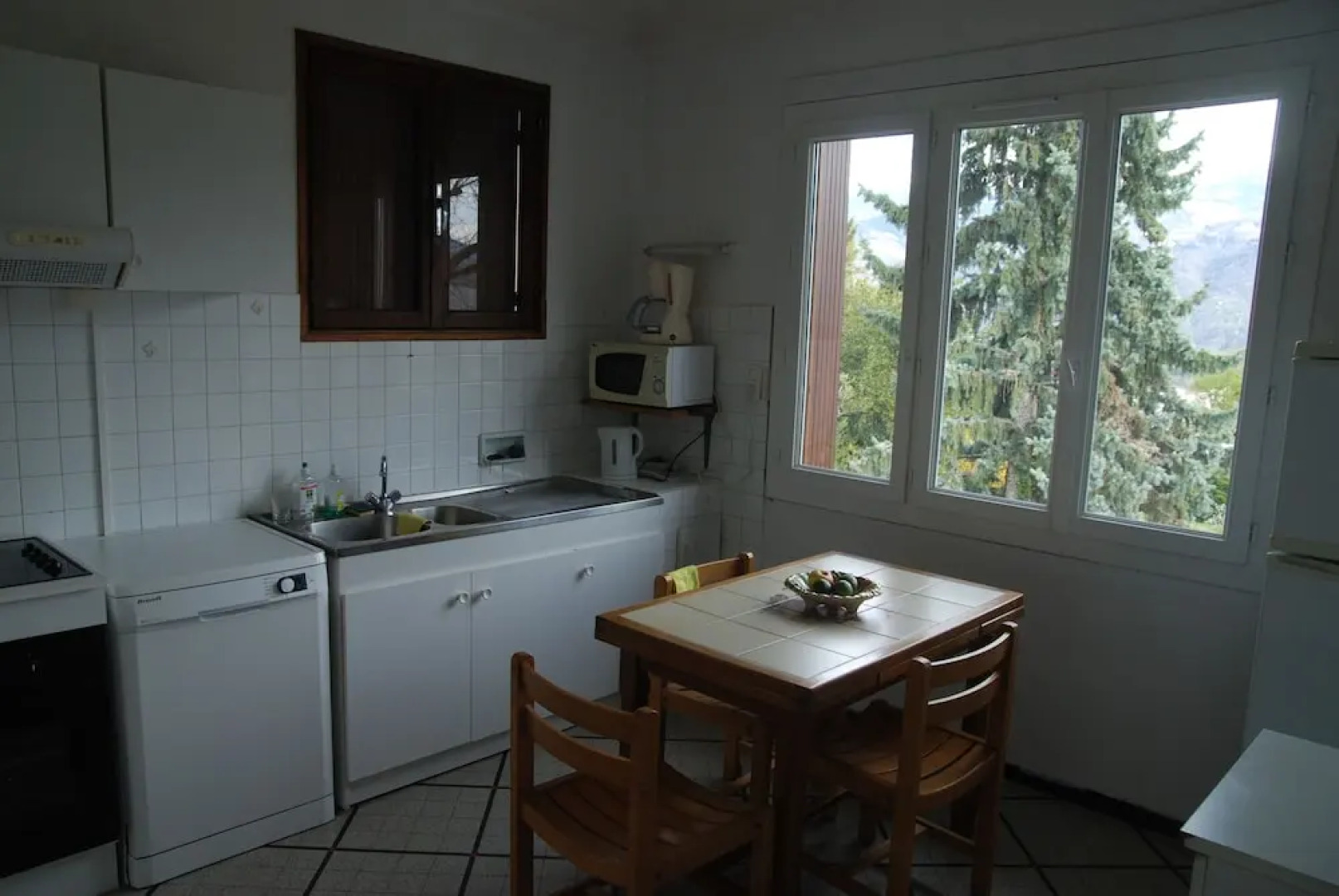 Comfy home for group and family. Wonderful view!