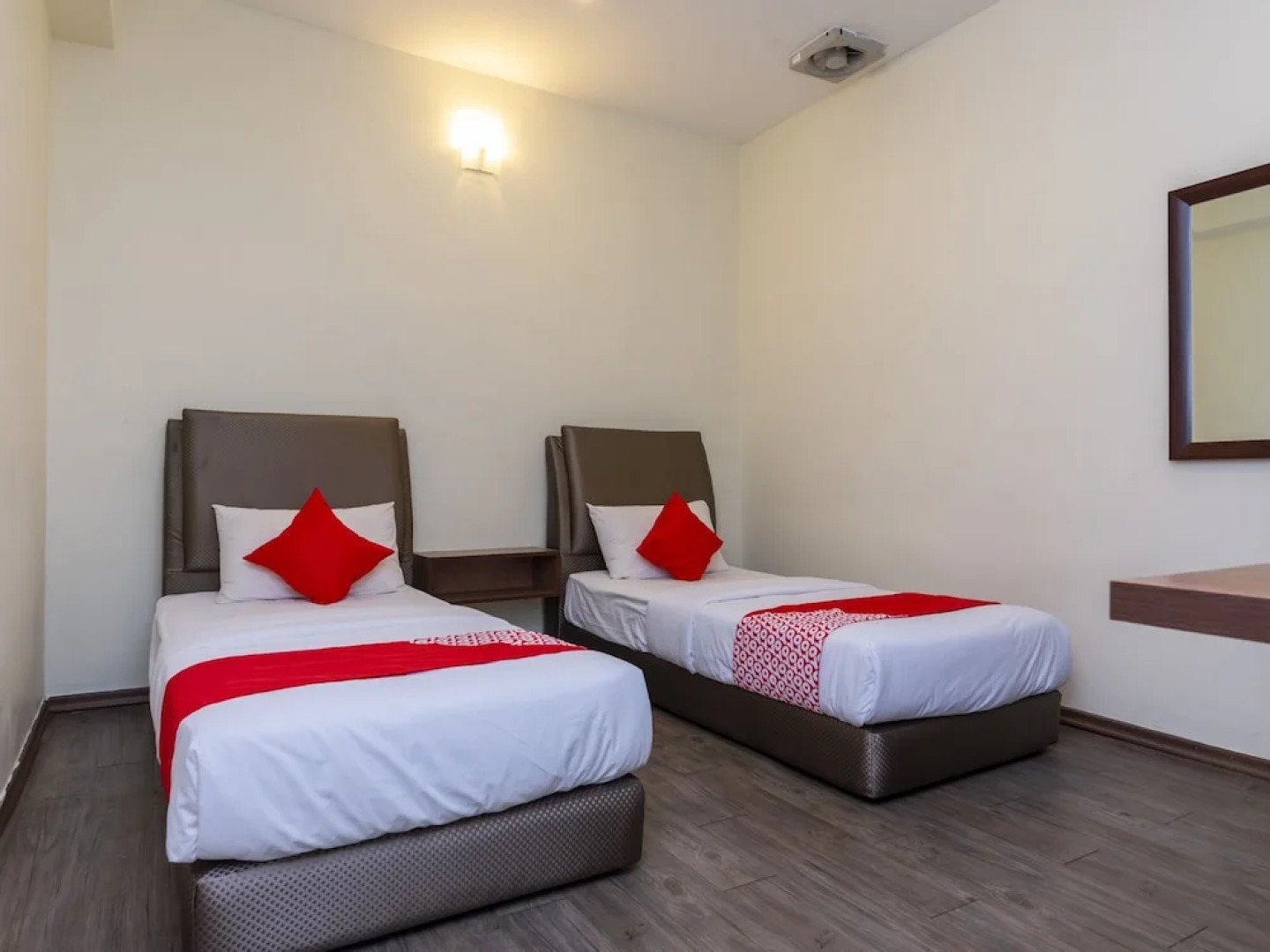 OYO 960 I Harmony Hotel