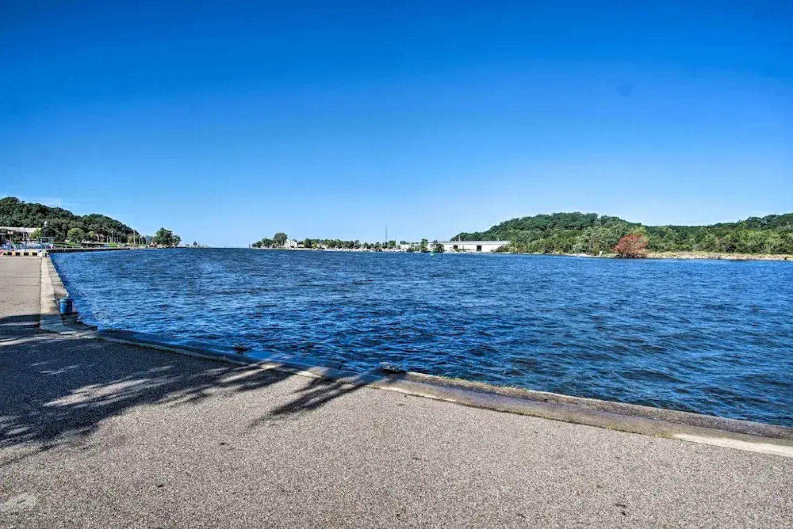 Grand Haven Condo: Walk to Lake + Pool Access!