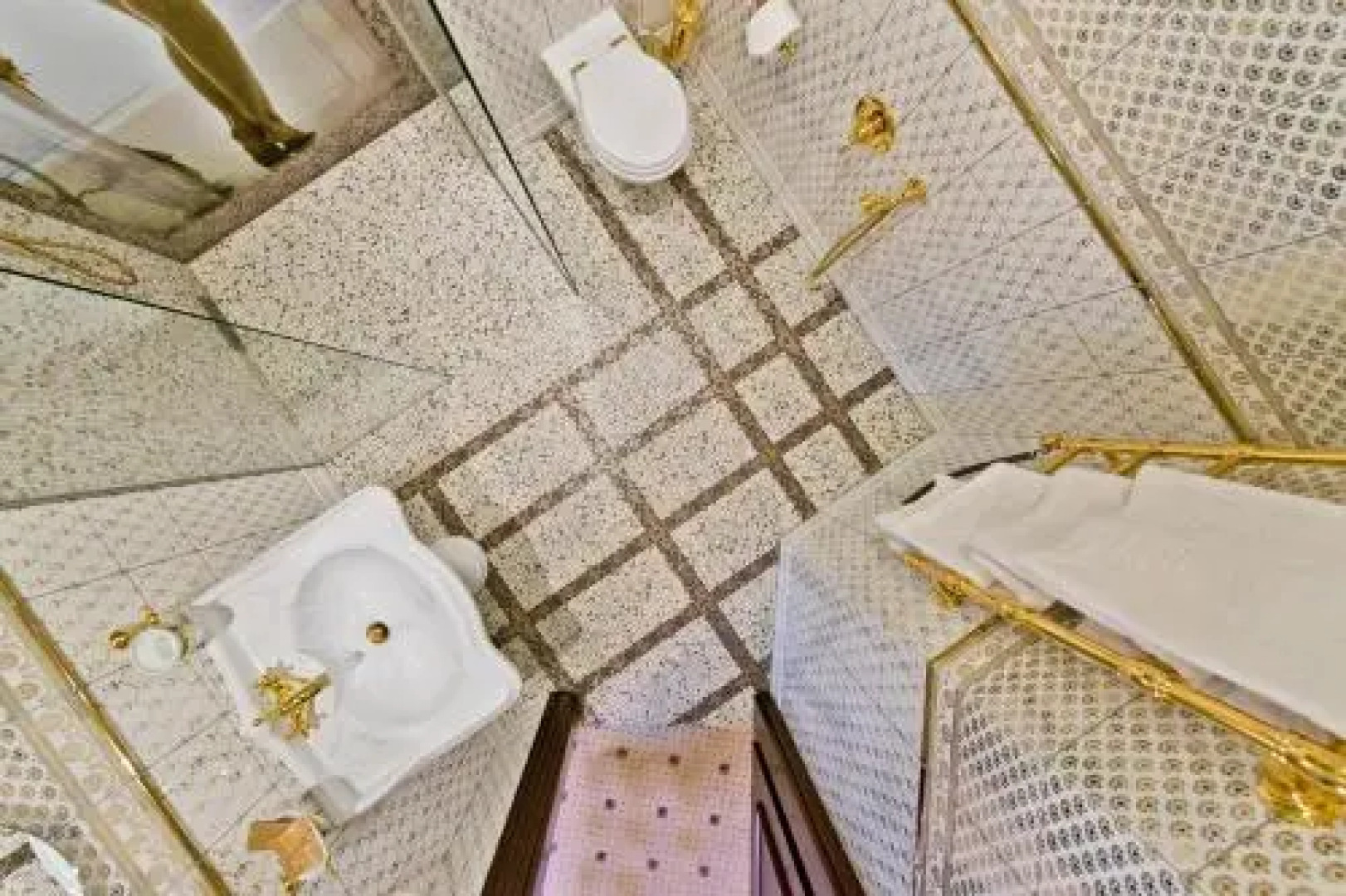 Aqua Apartment Centre