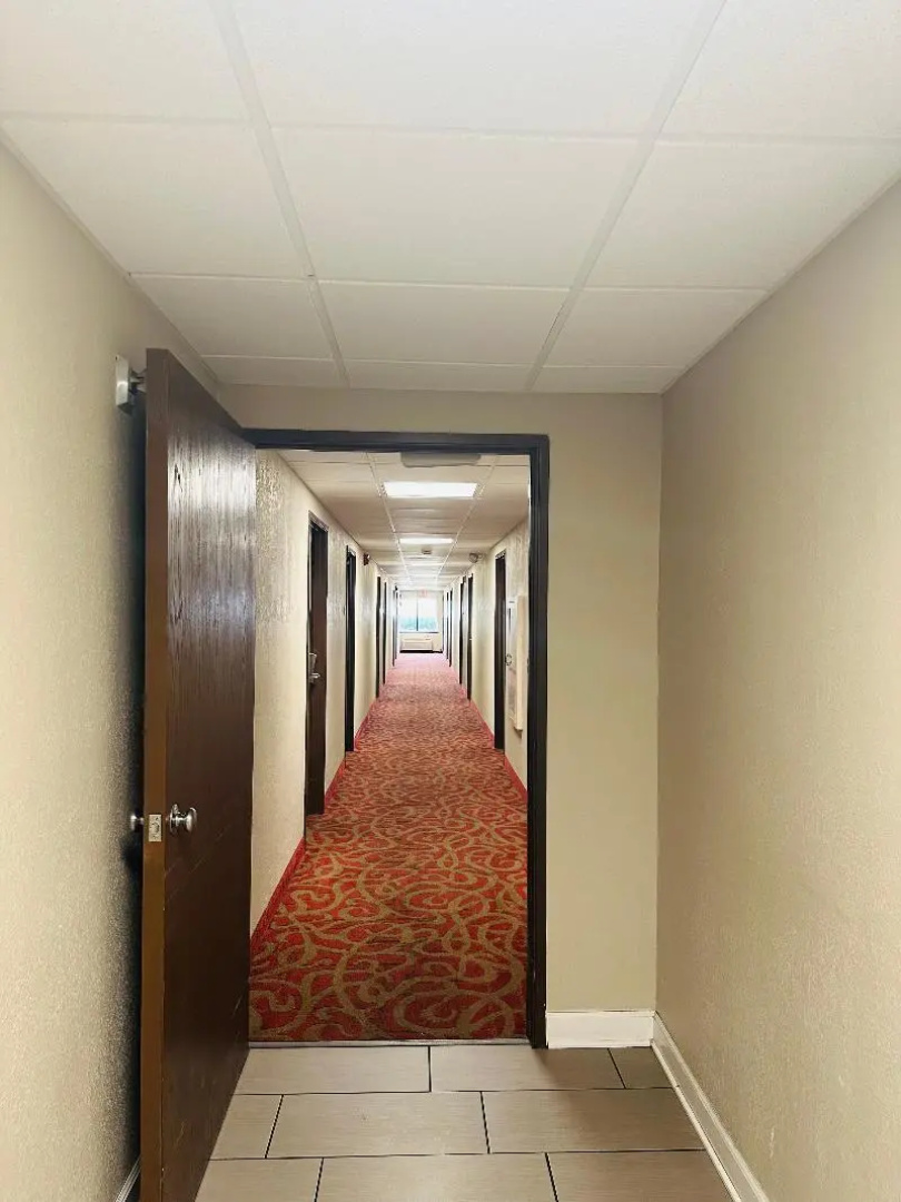 Norwood Inn & Suites Milwaukee