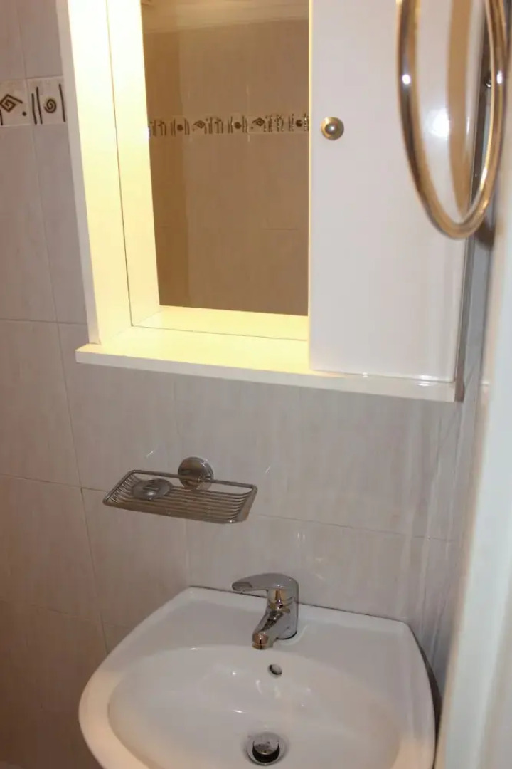 Studio Sleeps 2 With Free Parking