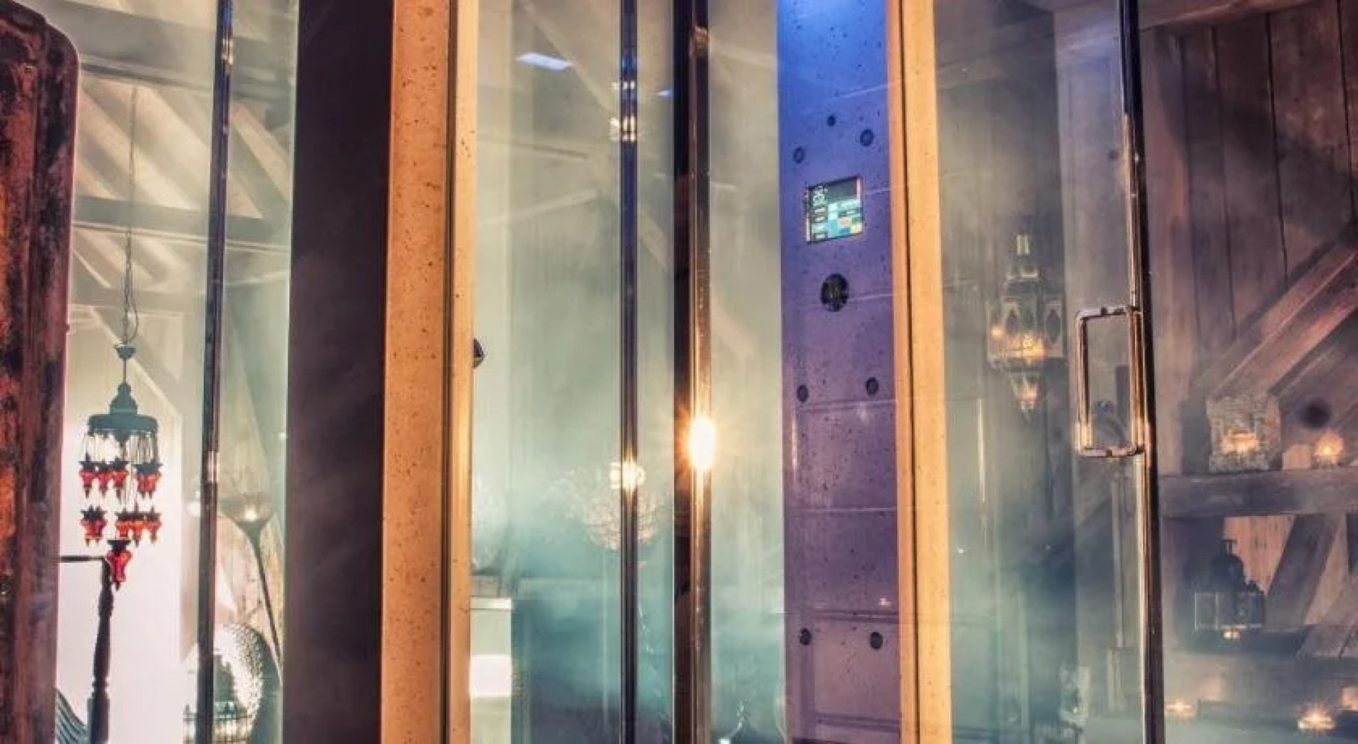 Bijou Hotel / Love and Romance