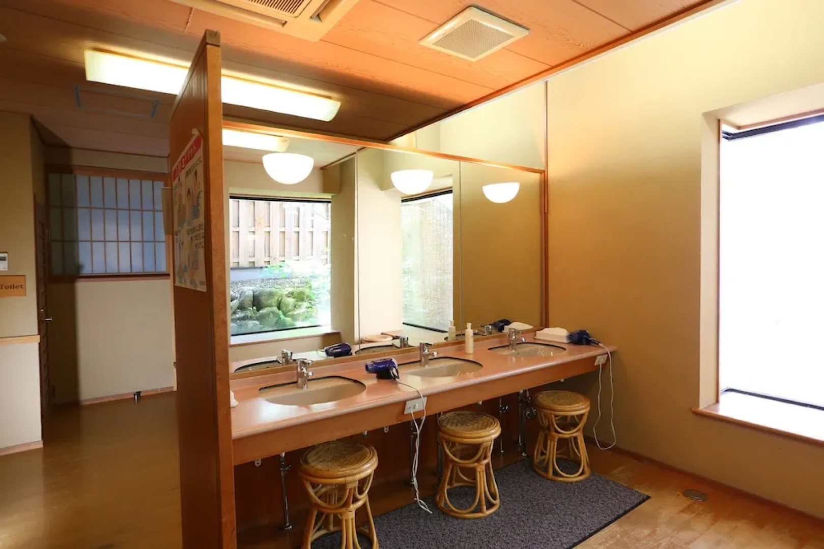 Nukumorino-yado Komanoyu