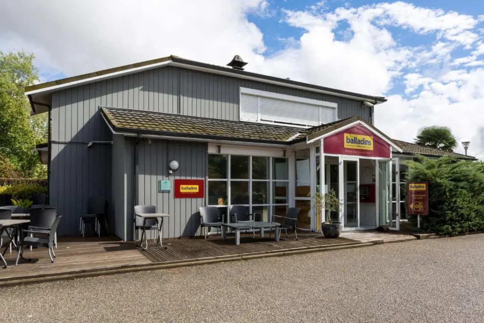 inital by balladins Lyon Chanas